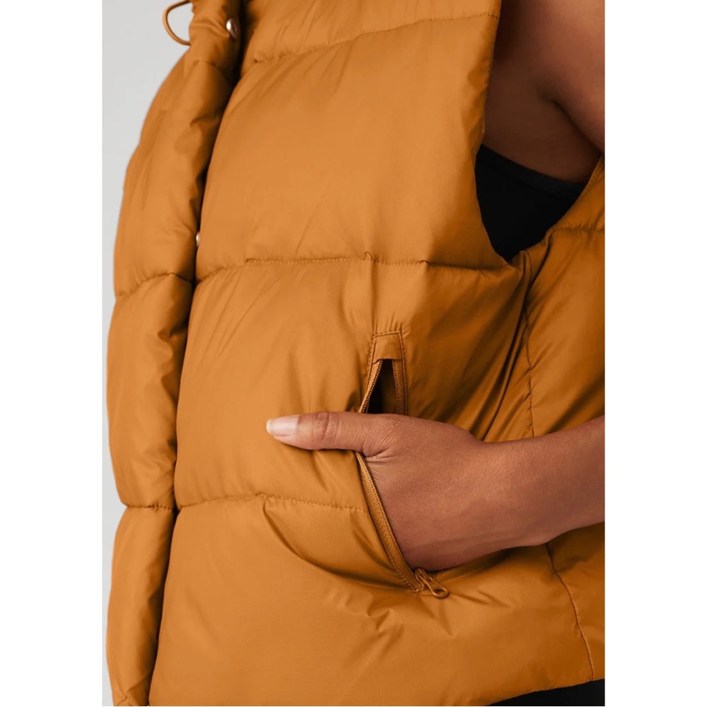ALO Gold Rush Hooded Sleeveless Puffer Vest In Toffee NWT Size M - Picture 5 of 12